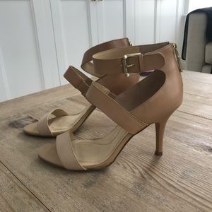 Two toned nude heels